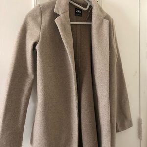 Beautiful beige coat from Zara!